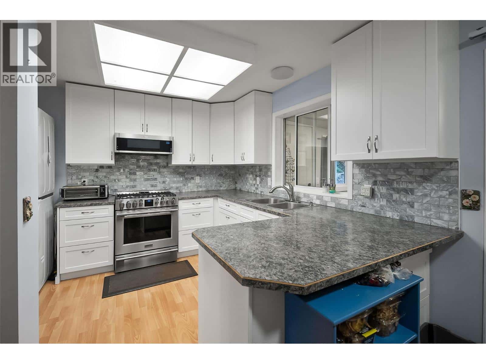 West Kelowna — West Kelowna - Photo 4 of 38