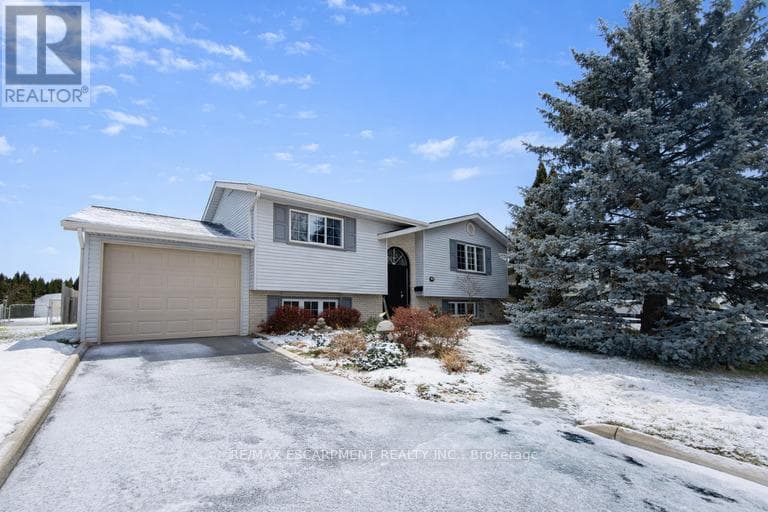 18 ROSS STREET — Norfolk (Waterford), Ontario - Main photo