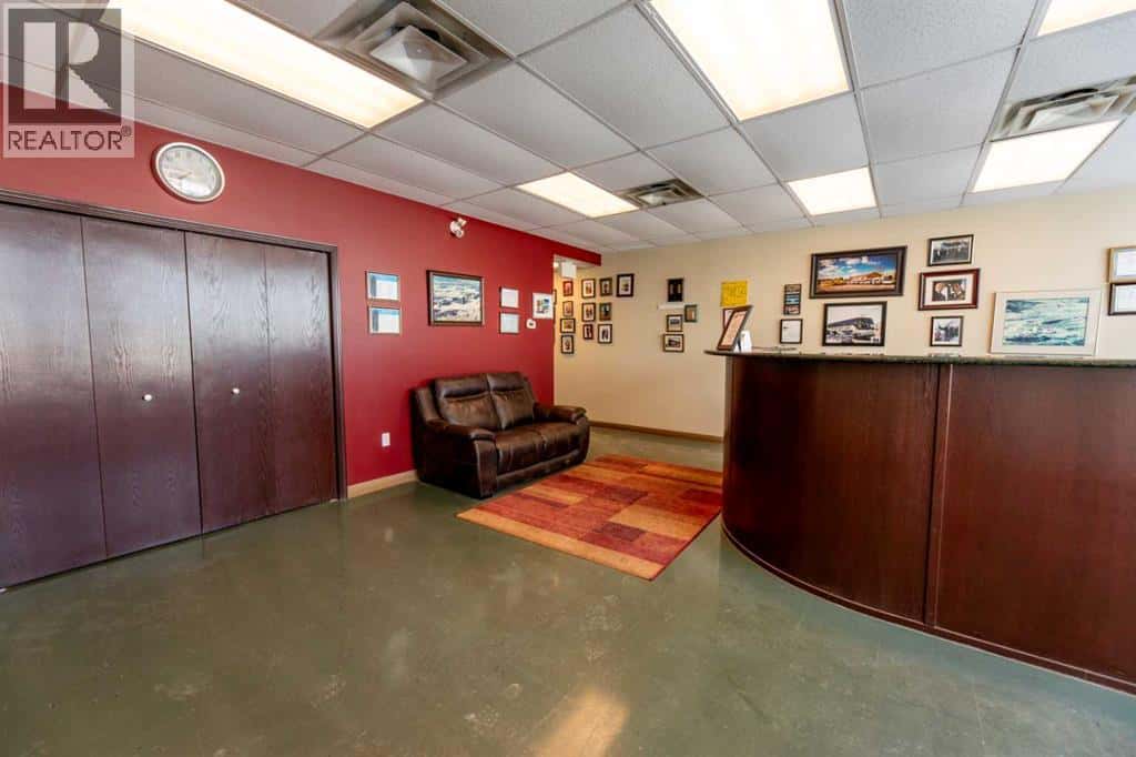 156 Steele Crescent — Hinton, Alberta - Photo 4 of 34