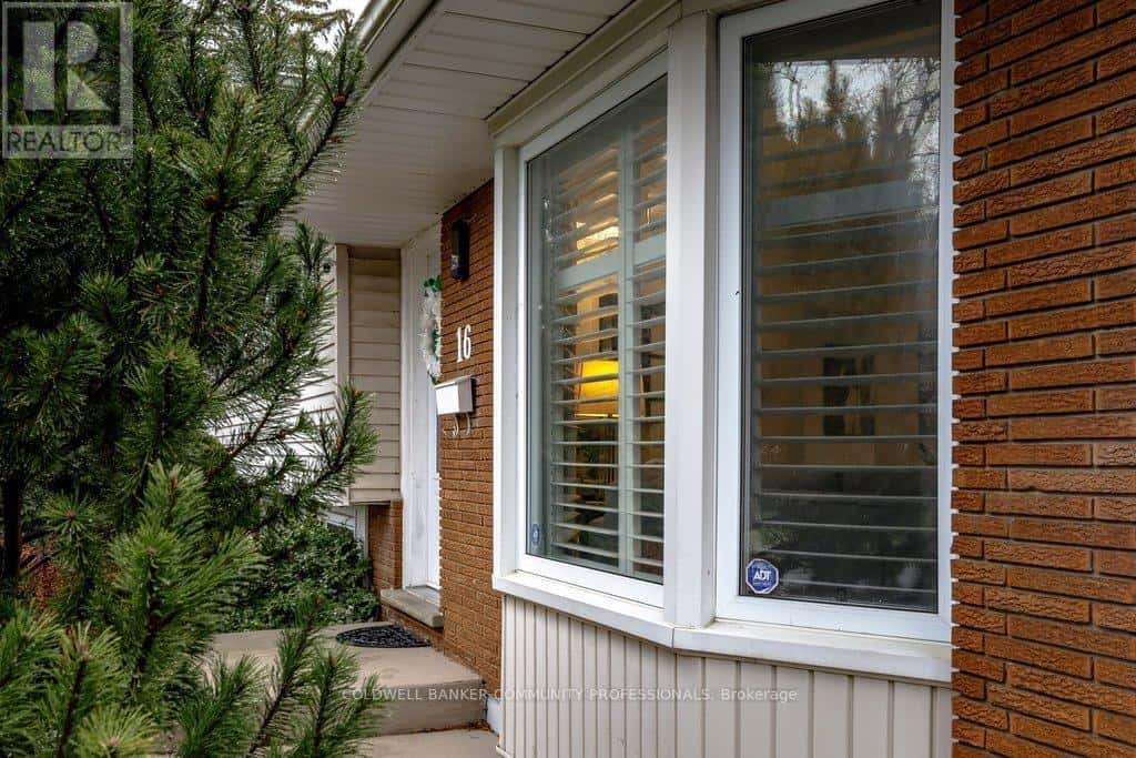 16 OLD OXFORD ROAD — St. Catharines (Vine/Linwell), Ontario - Photo 3 of 50