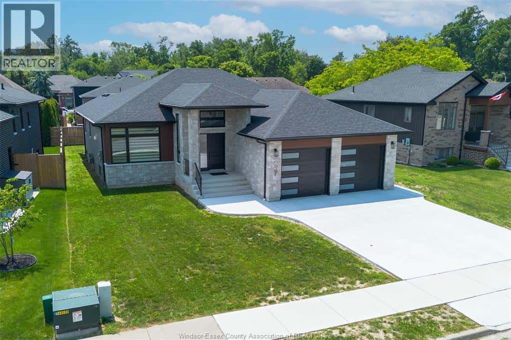 237 SANDYBROOK WAY — Kingsville, Ontario - Photo 3 of 41