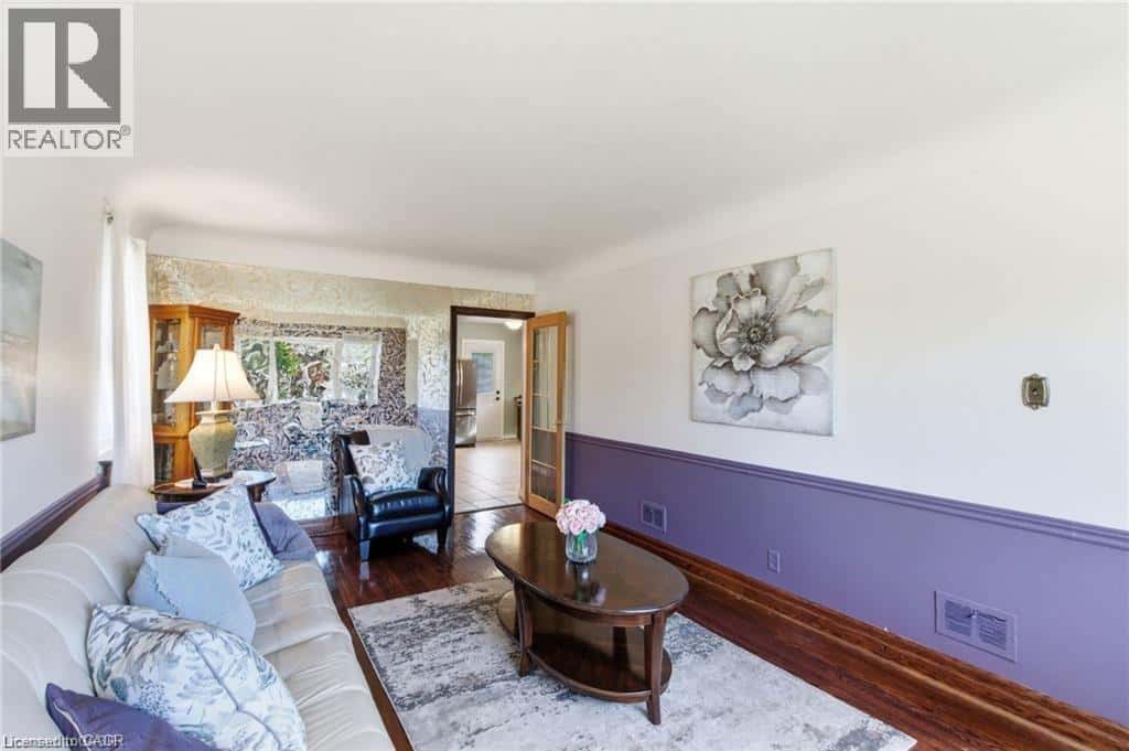 91 EAST 42ND Street — Hamilton, Ontario - Photo 4 of 47