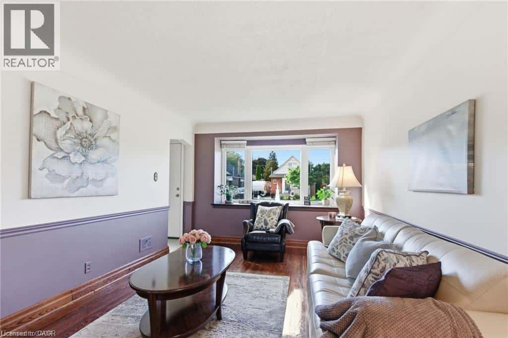 91 EAST 42ND Street — Hamilton, Ontario - Photo 5 of 47