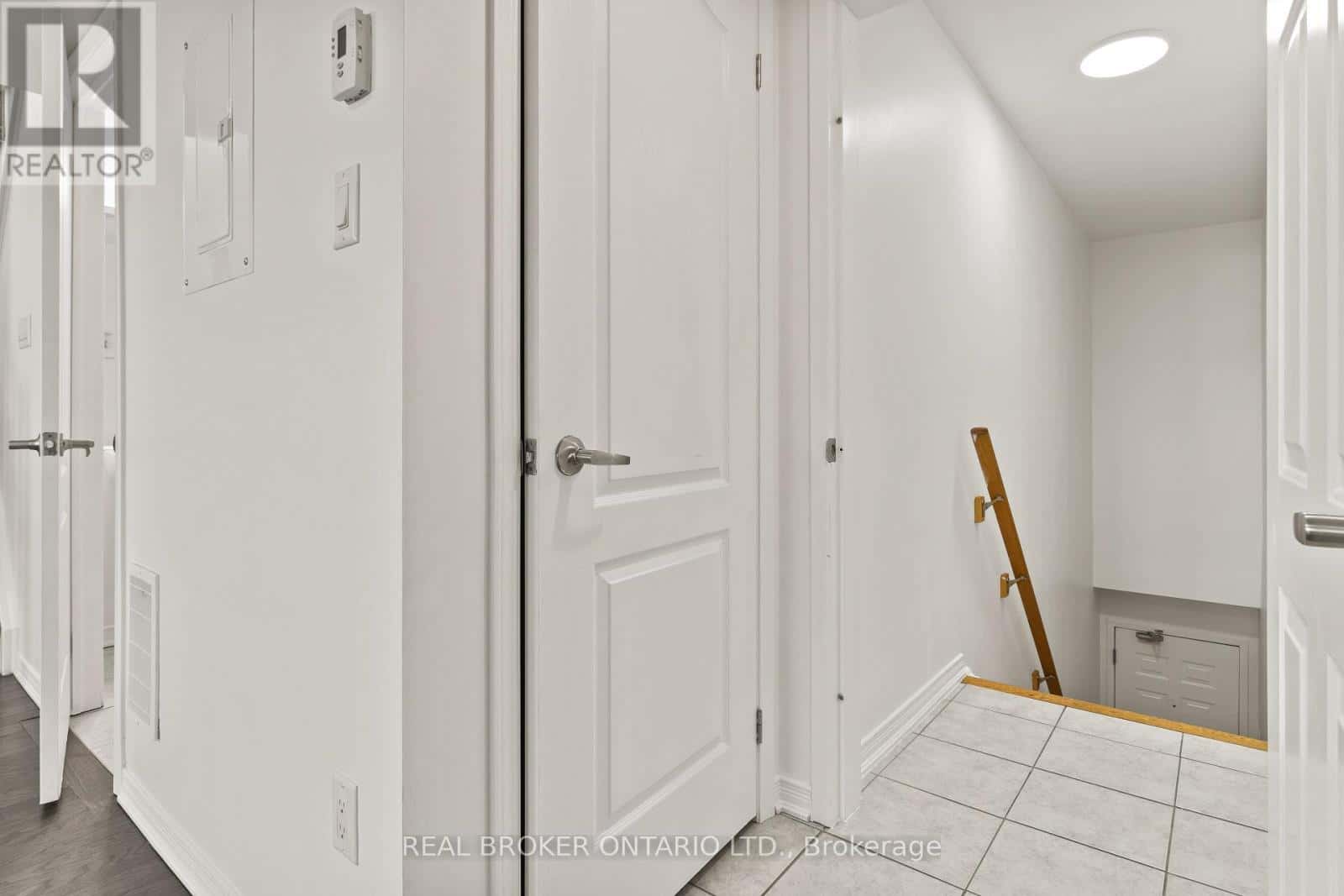 42 - 2441 GREENWICH DRIVE N — Oakville (WM Westmount), Ontario - Photo 5 of 30