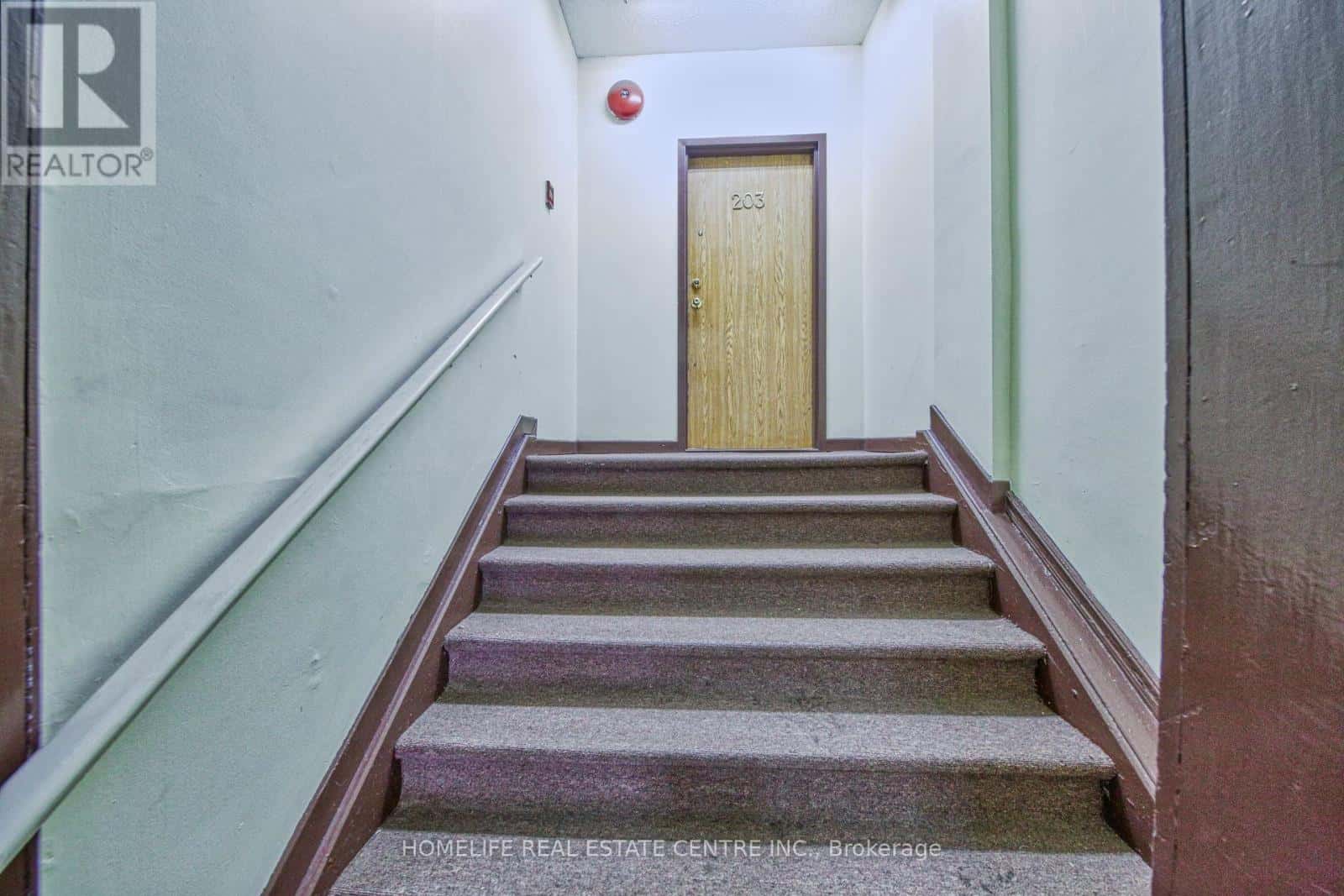 Toronto (South Parkdale) — Toronto (South Parkdale) - Photo 2 of 29