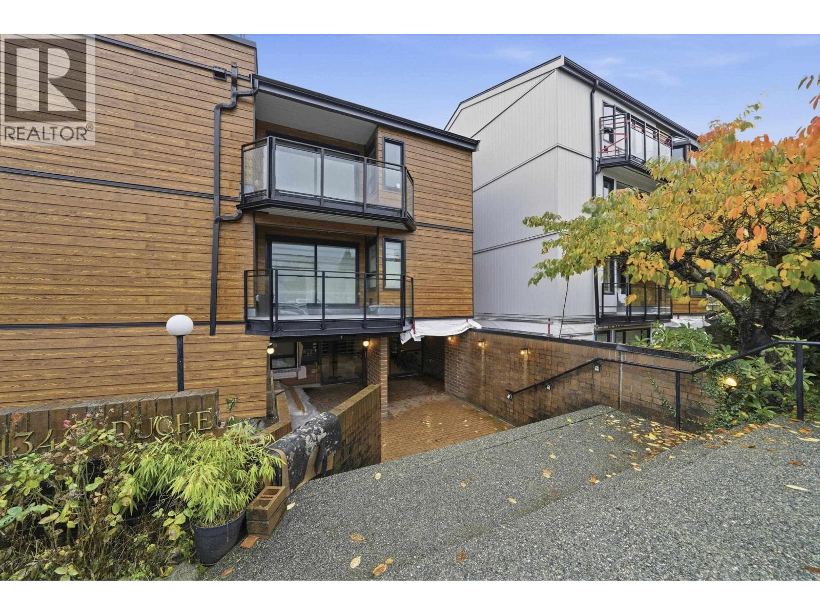 403 1340 DUCHESS AVENUE — West Vancouver, British Columbia - Main photo