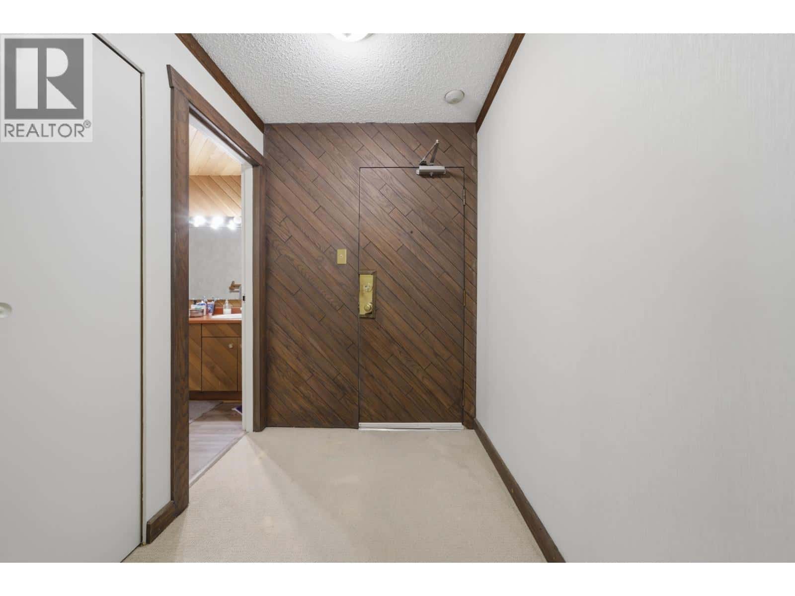 403 1340 DUCHESS AVENUE — West Vancouver, British Columbia - Photo 2 of 22