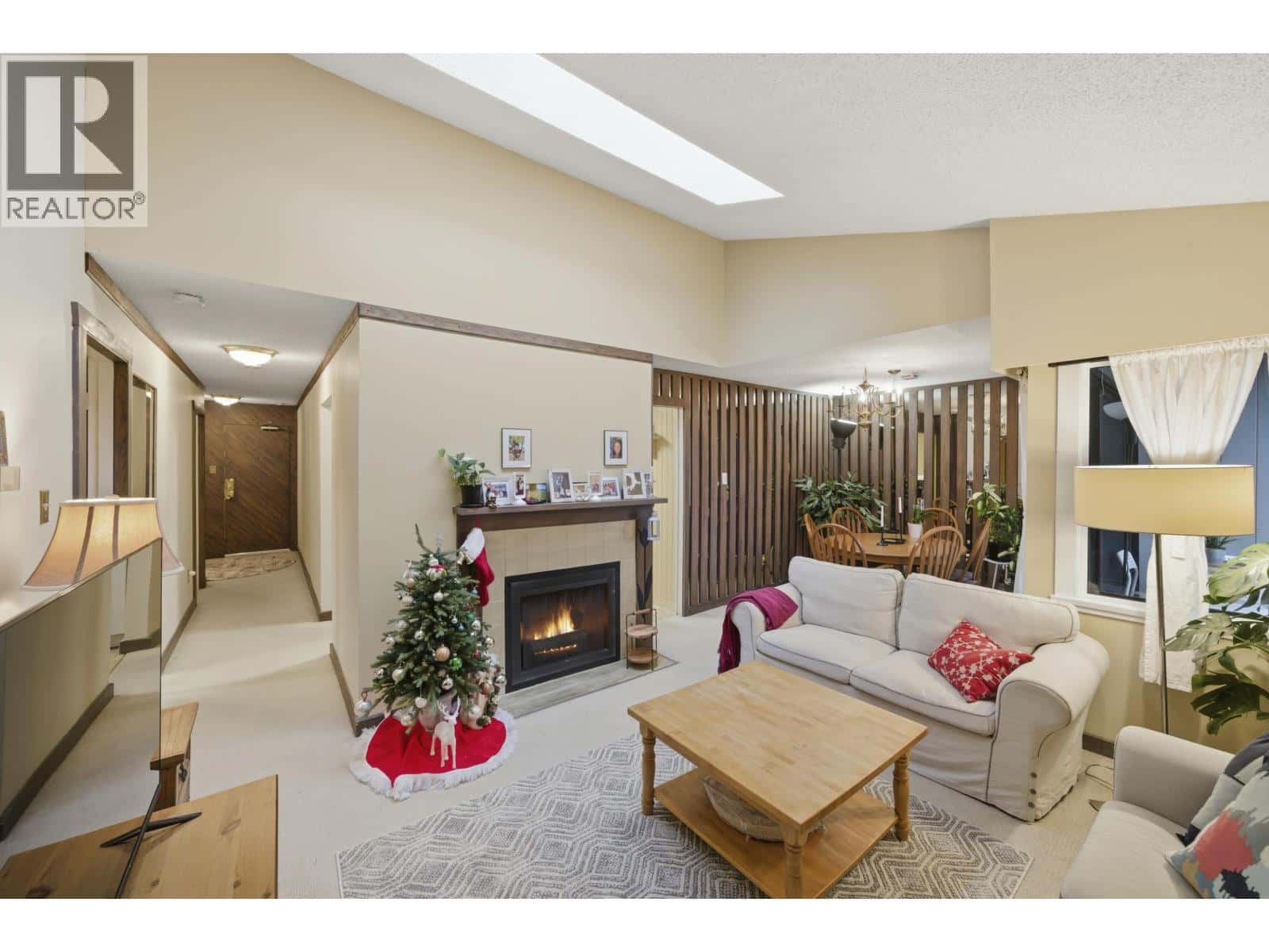 403 1340 DUCHESS AVENUE — West Vancouver, British Columbia - Photo 3 of 22