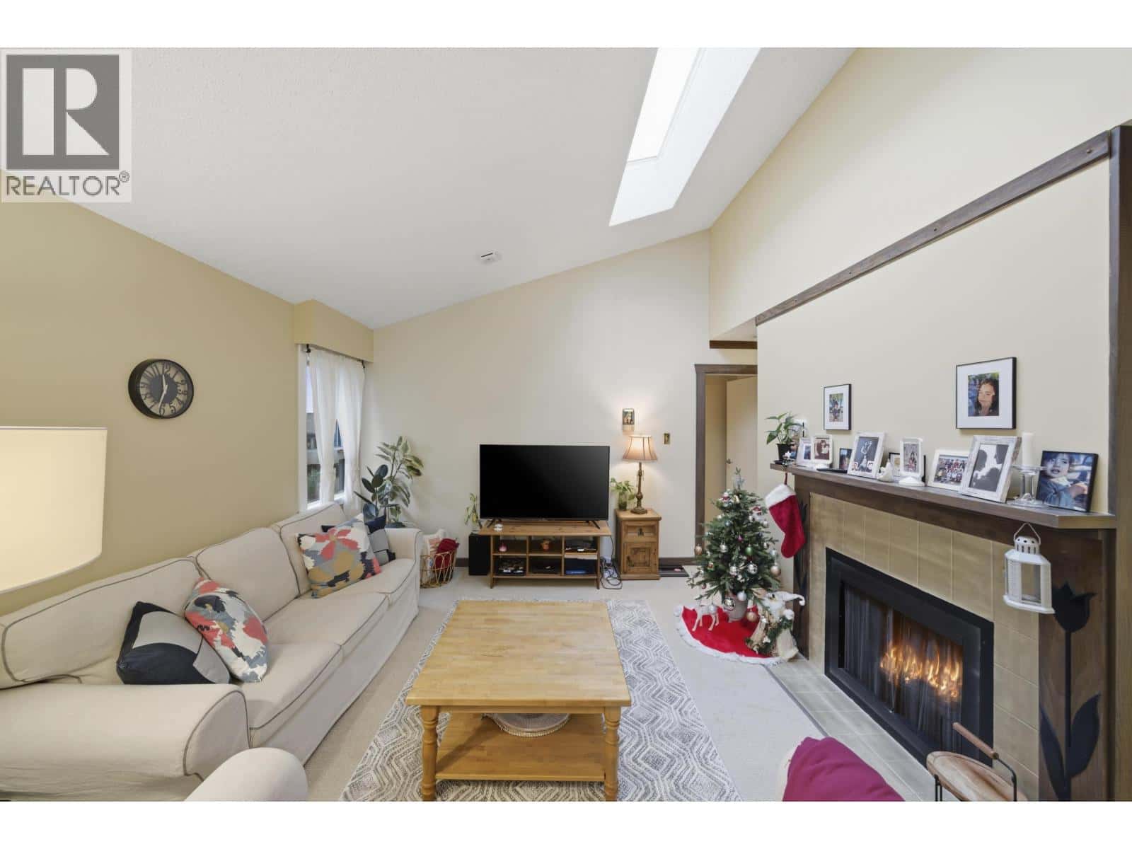 403 1340 DUCHESS AVENUE — West Vancouver, British Columbia - Photo 4 of 22