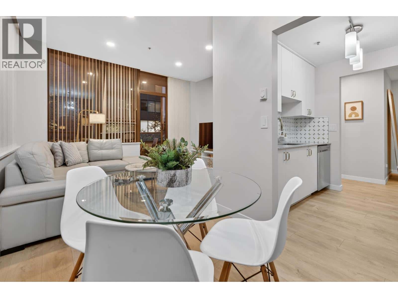 311 1010 HOWE STREET — Vancouver, British Columbia - Photo 2 of 33