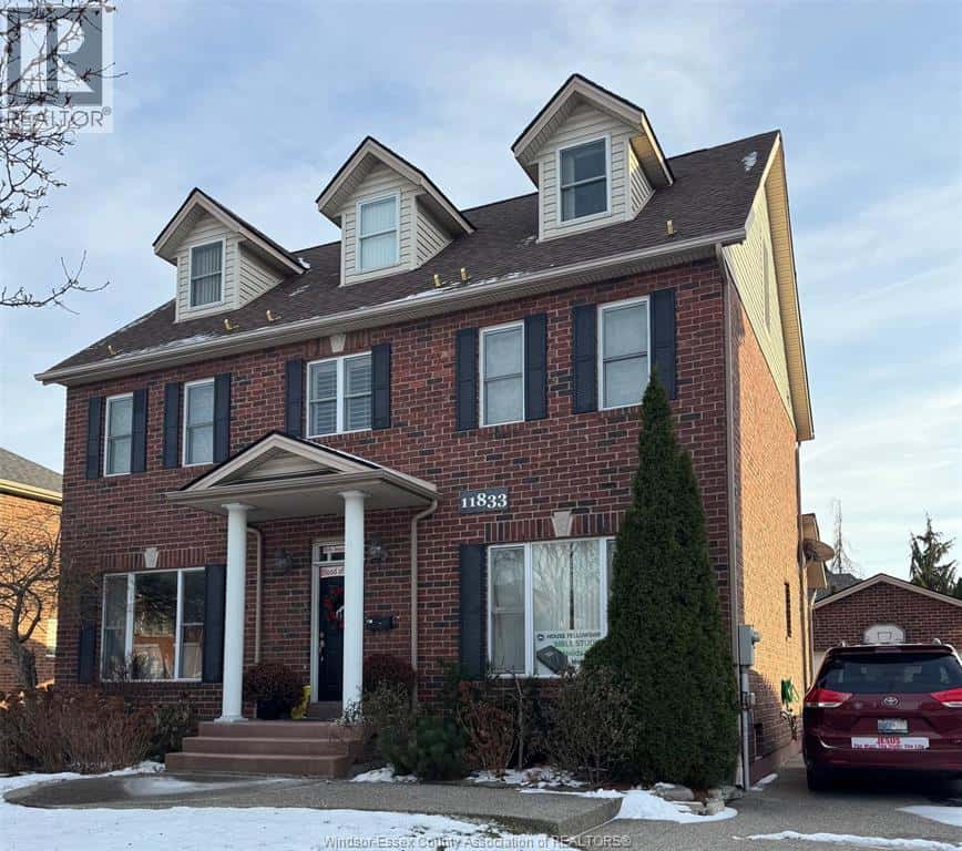 11833 SAVANNA STREET — Windsor - Photo 2 of 41