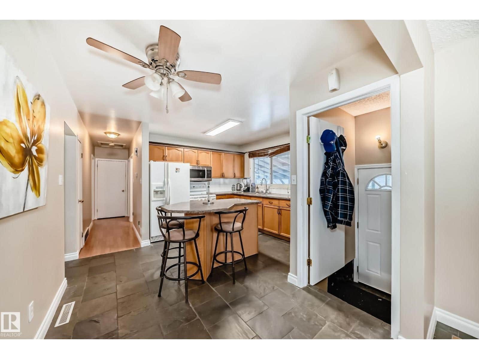 44 Garden RD - Photo 5 of 12, St. Albert, Alberta