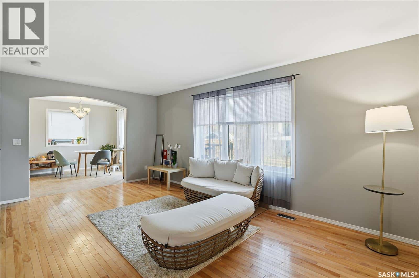 111 Dulmage CRESCENT — Saskatoon, Saskatchewan - Photo 5 of 38