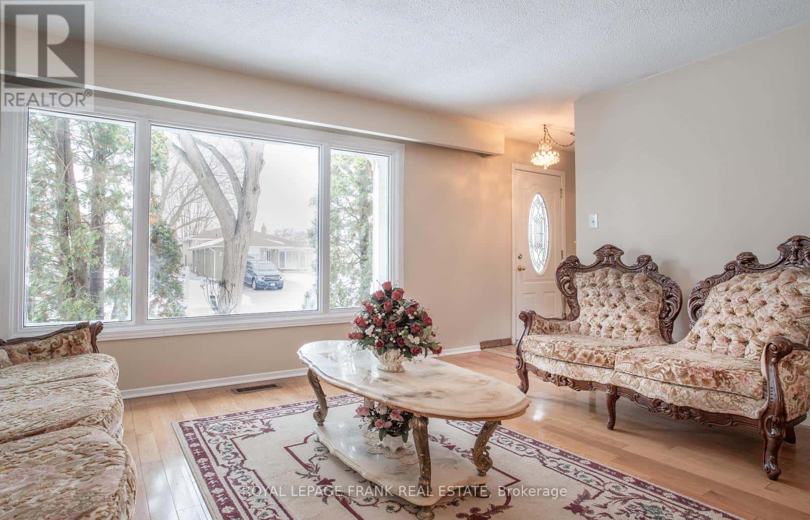 1273 BELAIR CRESCENT — Oshawa (Eastdale), Ontario - Photo 4 of 40