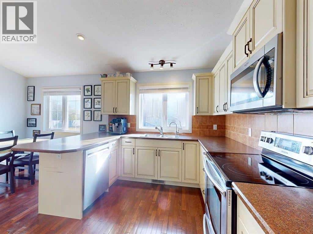 1119 Briar Road — Pincher Creek, Alberta - Photo 3 of 50