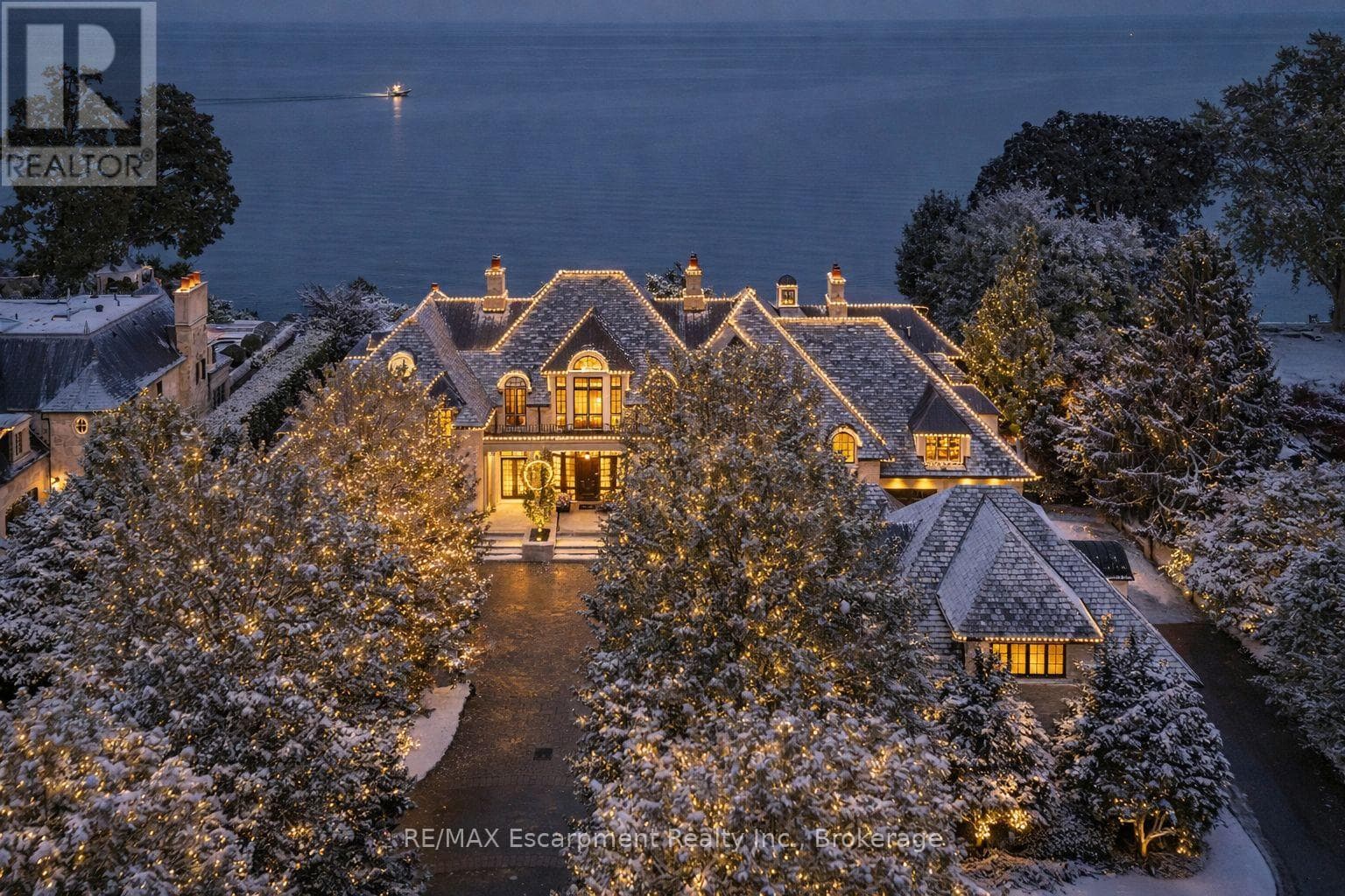 2054 LAKESHORE ROAD E — Oakville (FD Ford), Ontario - Main photo