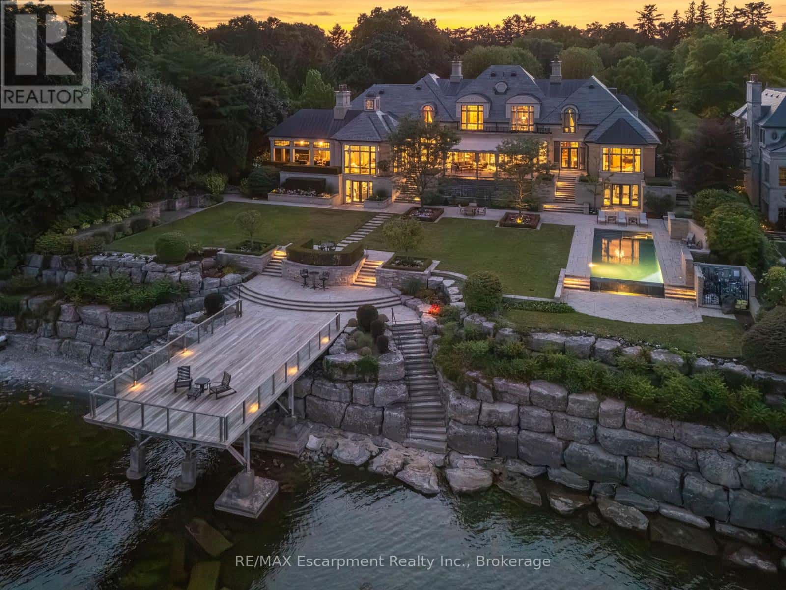 2054 LAKESHORE ROAD E — Oakville (FD Ford), Ontario - Photo 2 of 50