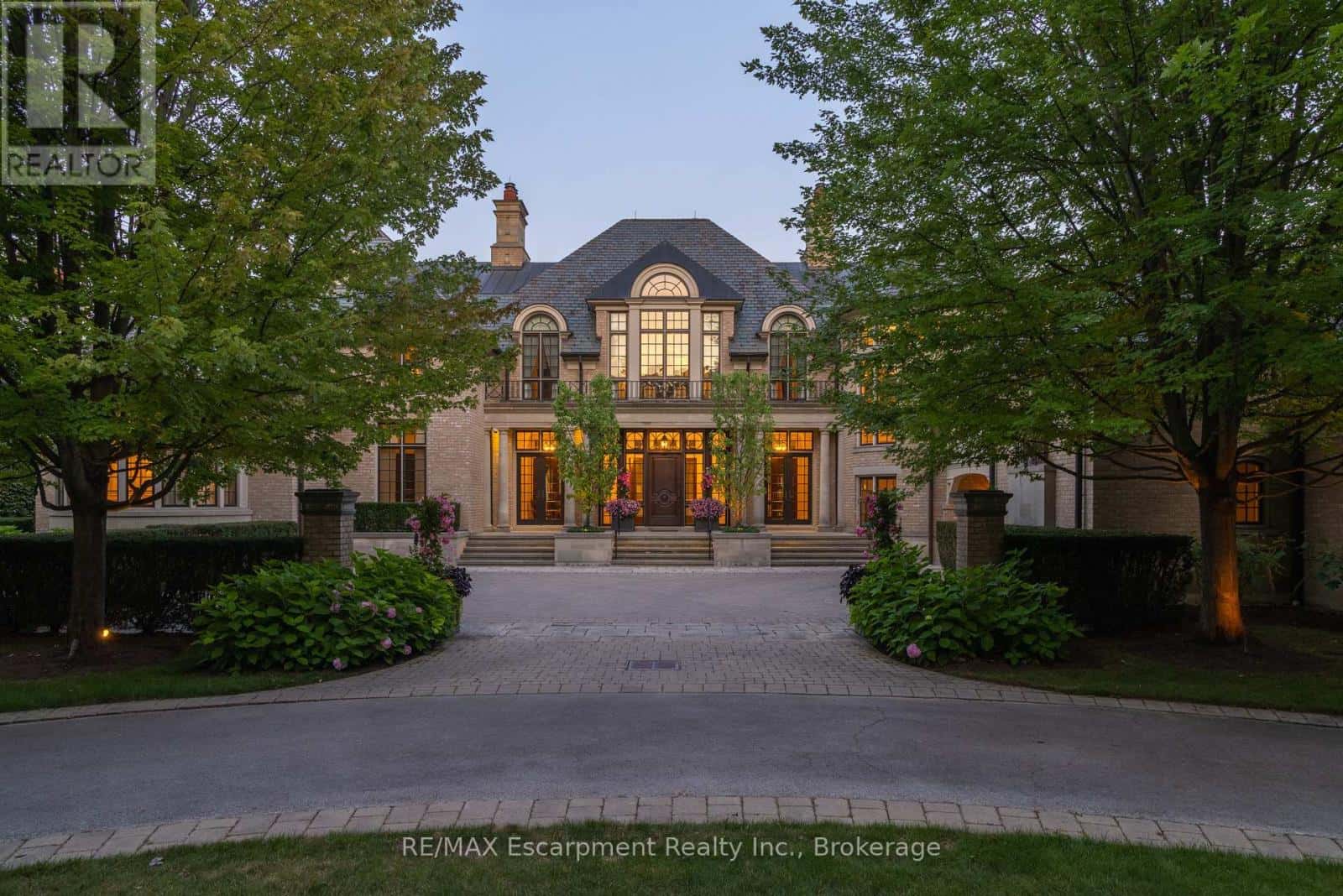 2054 LAKESHORE ROAD E — Oakville (FD Ford), Ontario - Photo 3 of 50