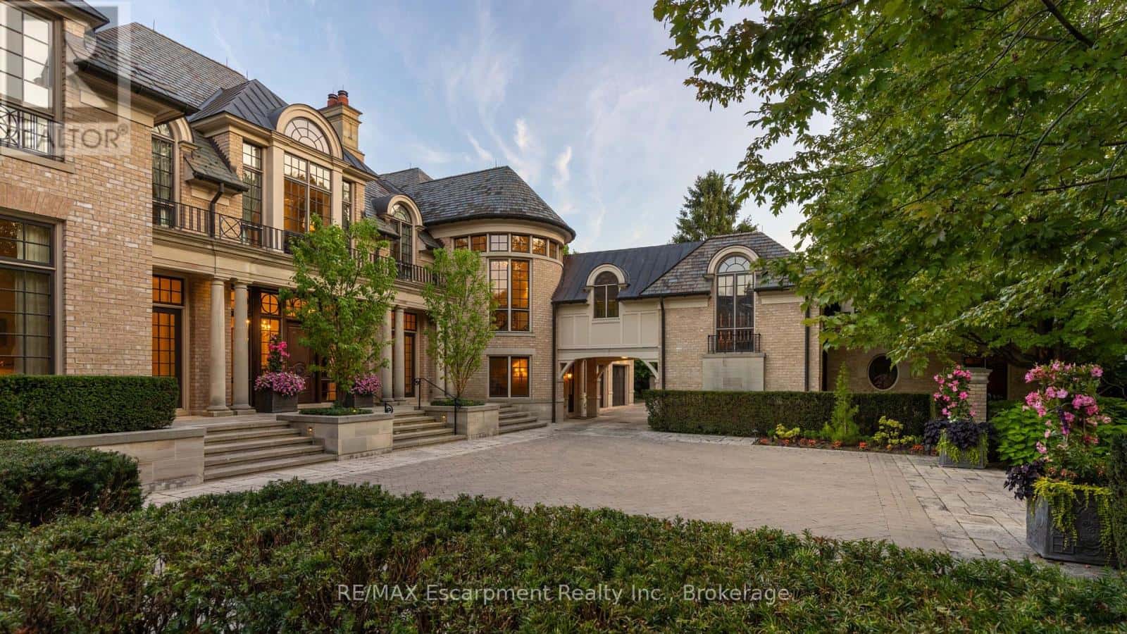 2054 LAKESHORE ROAD E — Oakville (FD Ford), Ontario - Photo 4 of 50