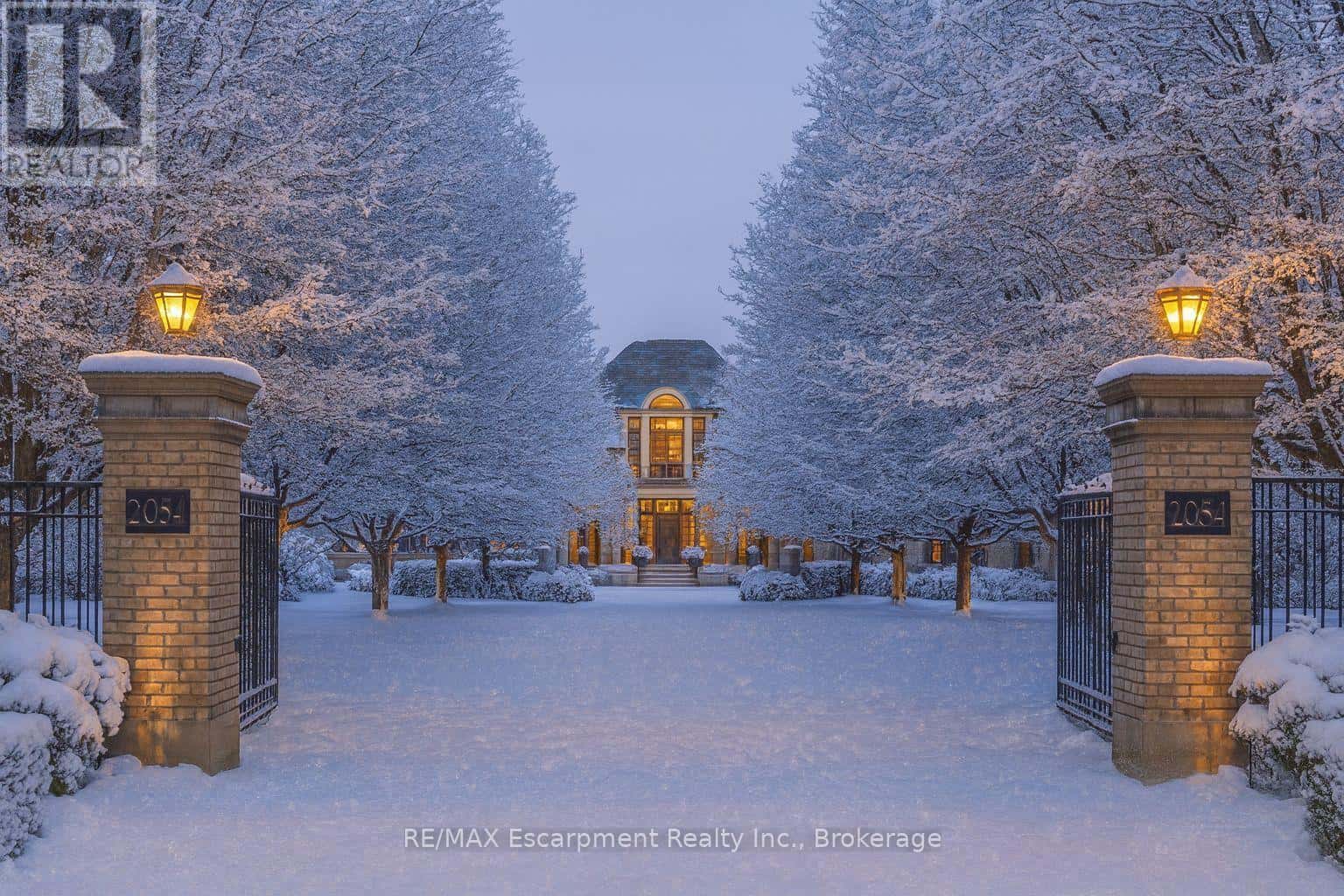 2054 LAKESHORE ROAD E — Oakville (FD Ford), Ontario - Photo 5 of 50