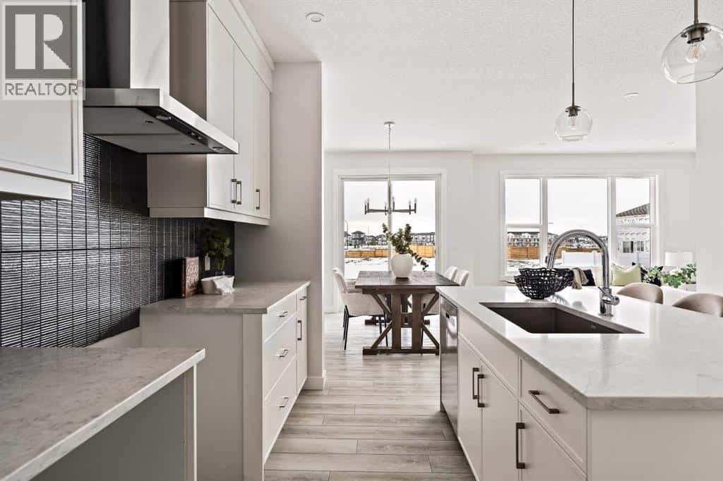 239 Creekstone Circle SW — Calgary, Alberta - Photo 4 of 47