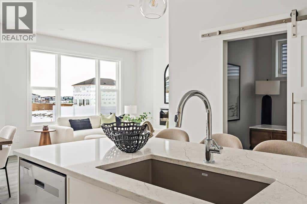 239 Creekstone Circle SW — Calgary, Alberta - Photo 5 of 47