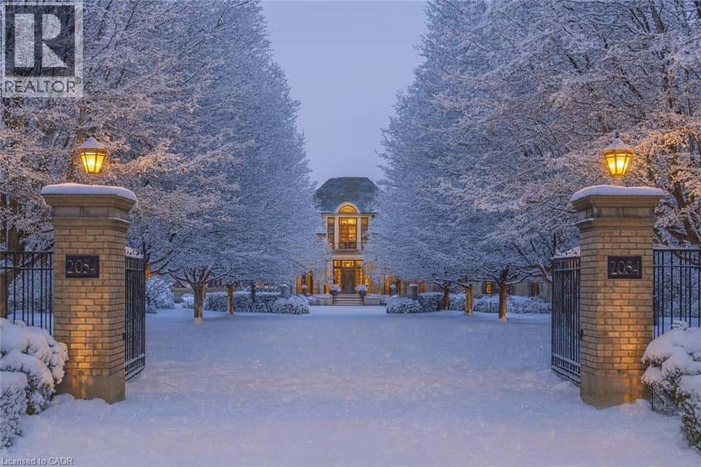 2054 LAKESHORE Road E — Oakville, Ontario - Photo 3 of 48