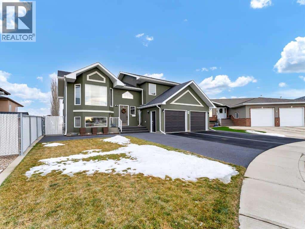 Redcliff — Redcliff - Photo 3 of 46