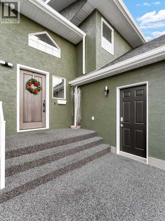 Redcliff — Redcliff - Photo 4 of 46