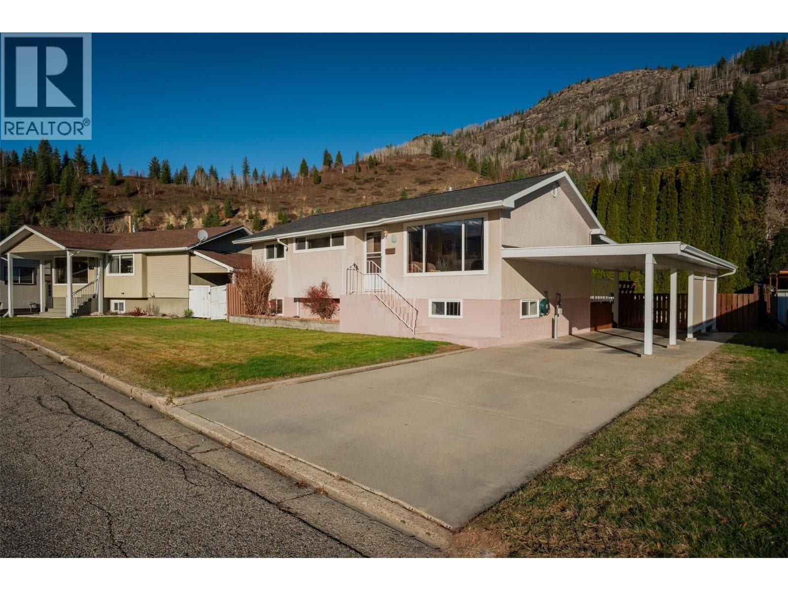 1043 Regan Crescent — Trail, British Columbia - Main photo