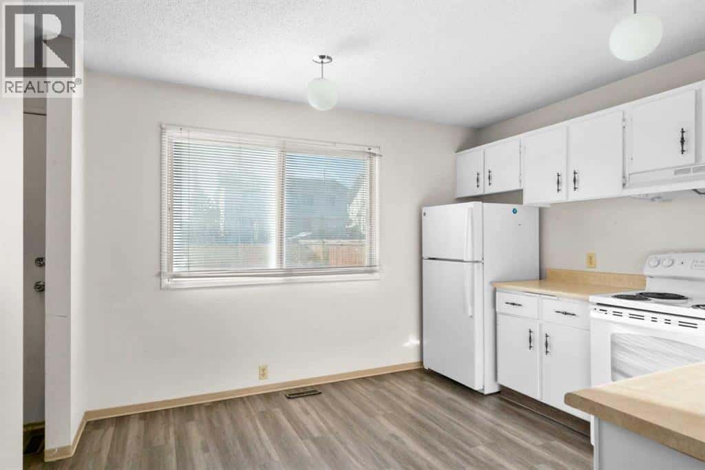 69 Castlebrook Way NE — Calgary, Alberta - Photo 5 of 21