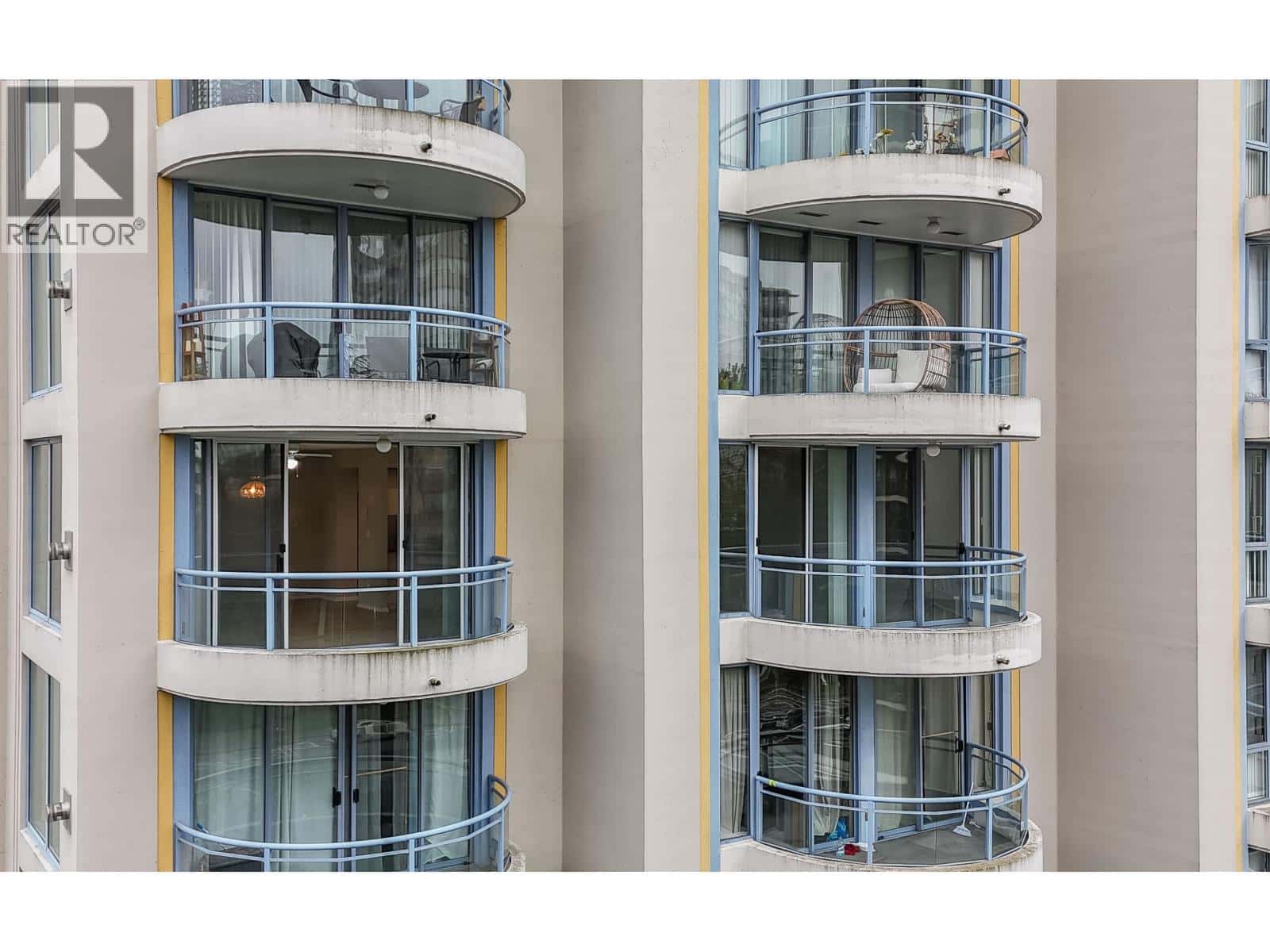 702 719 PRINCESS STREET — New Westminster, British Columbia - Photo 2 of 40