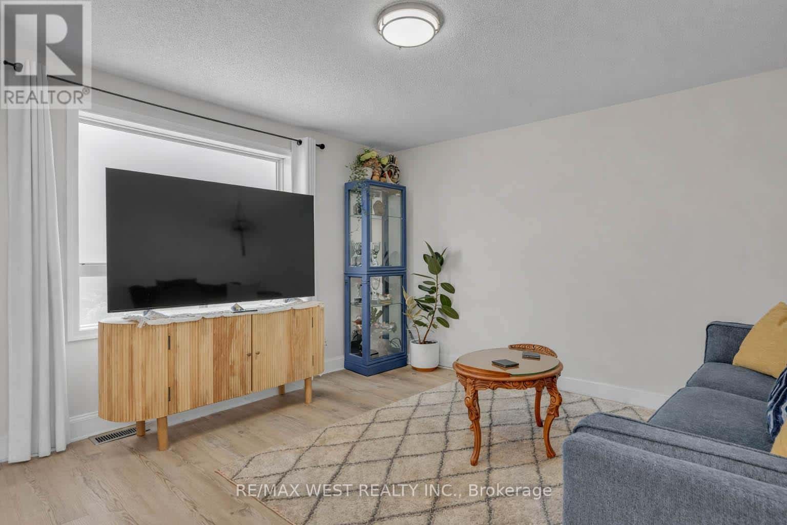 2021 SWAN STREET — Innisfil (Alcona), Ontario - Photo 2 of 18