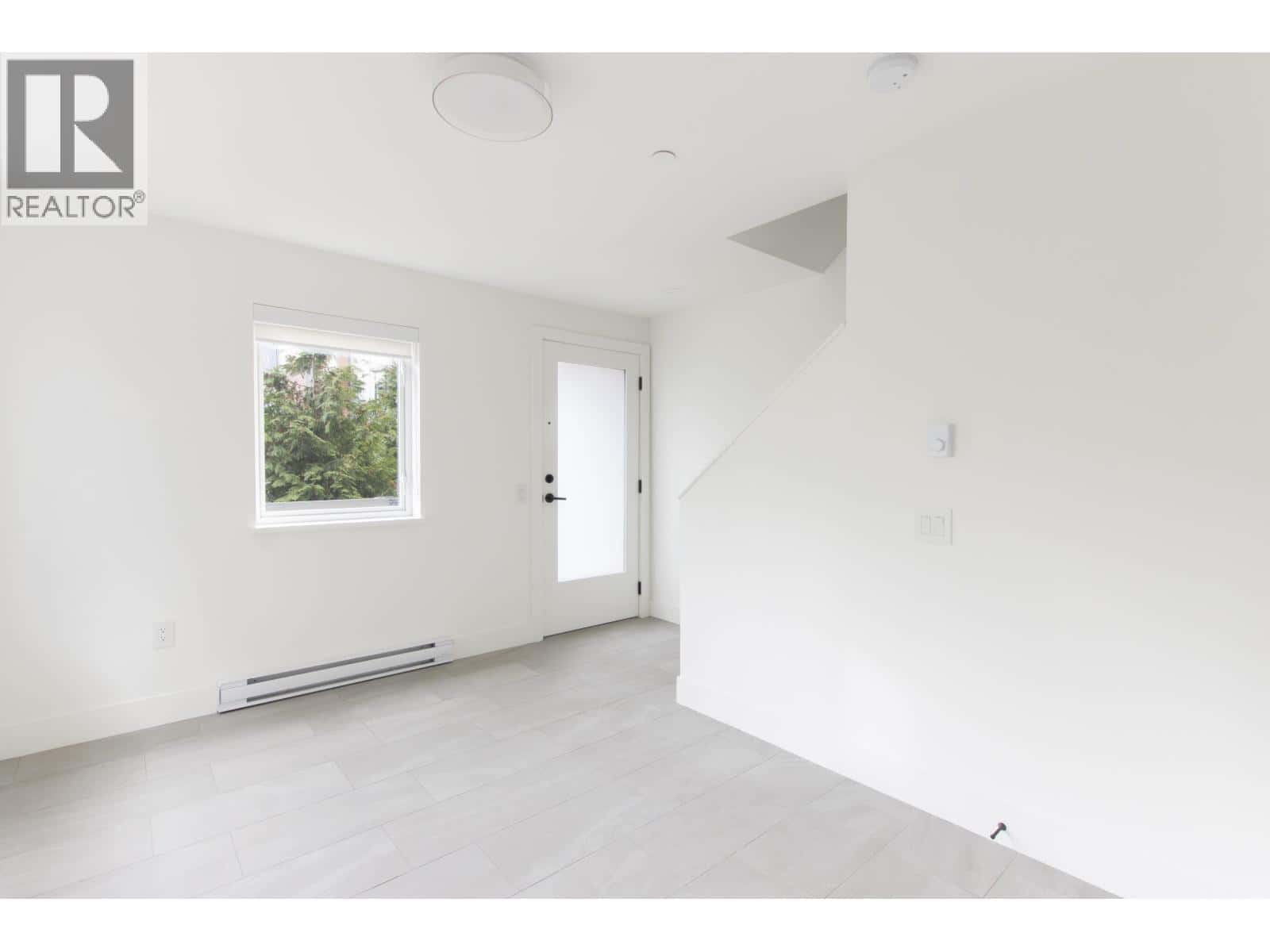 38070 HELM WAY — Squamish, British Columbia - Photo 5 of 30