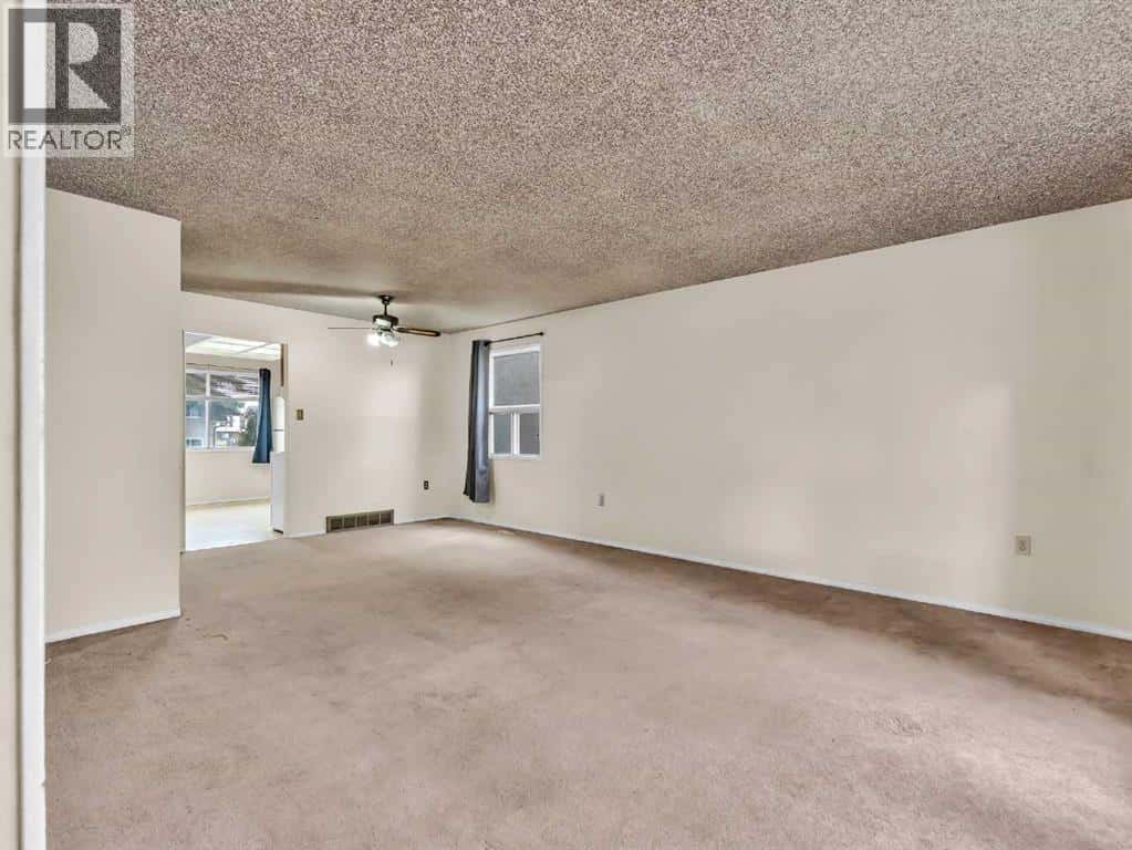 Medicine Hat — Medicine Hat - Photo 5 of 34