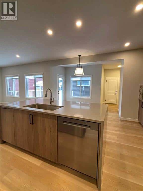 Airdrie — Airdrie - Photo 4 of 38