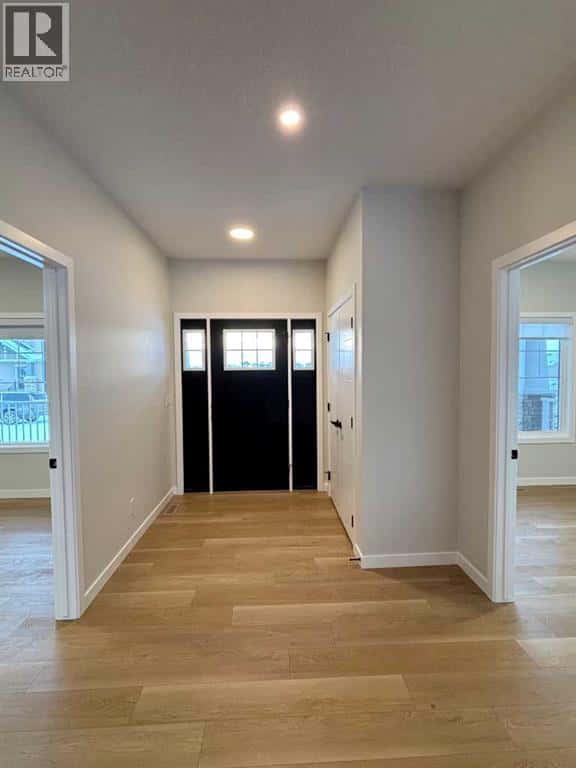 2762 Baywater Landing — Airdrie, Alberta - Photo 3 of 38