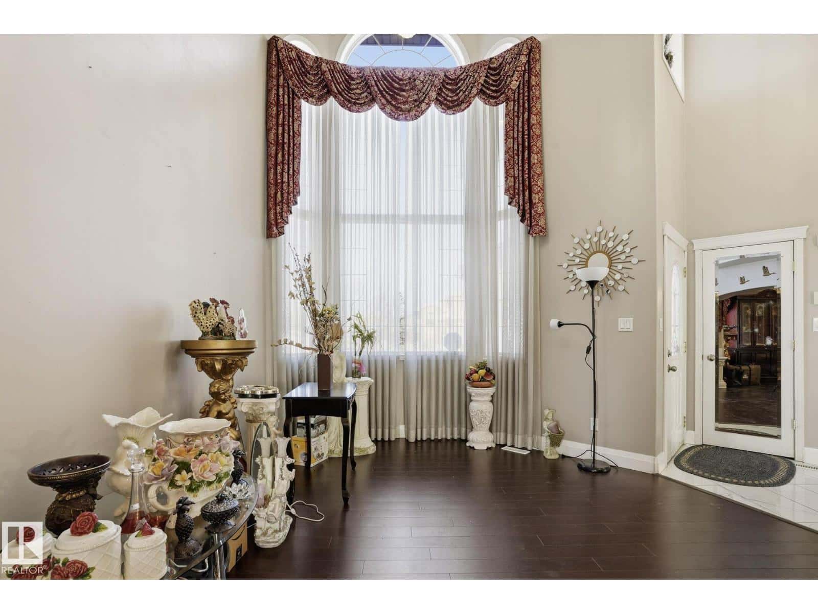 4831 154 Ave NW NW — Edmonton, Alberta - Photo 4 of 57