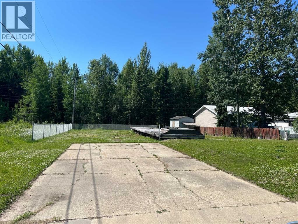 413 2 Avenue — Fox Creek, Alberta - Main photo