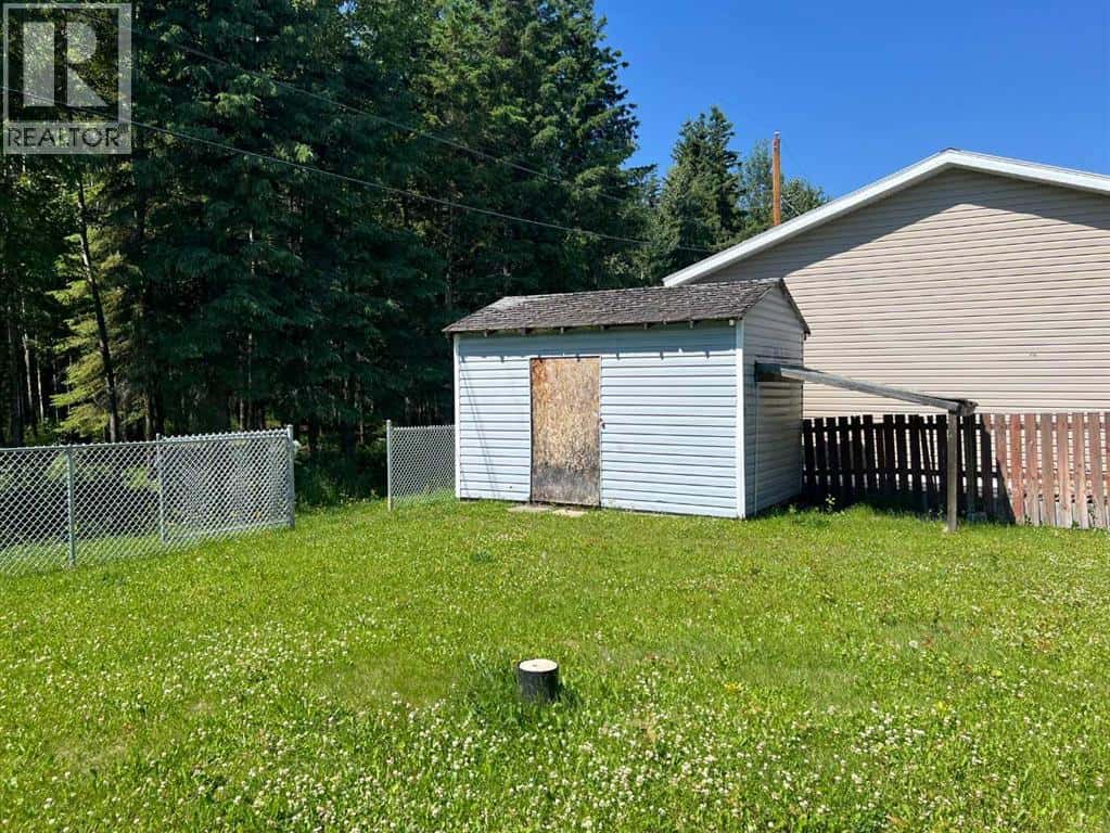 413 2 Avenue — Fox Creek, Alberta - Photo 2 of 3