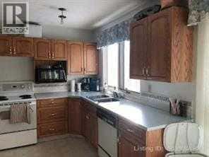 403 7 Avenue — Fox Creek, Alberta - Photo 3 of 11