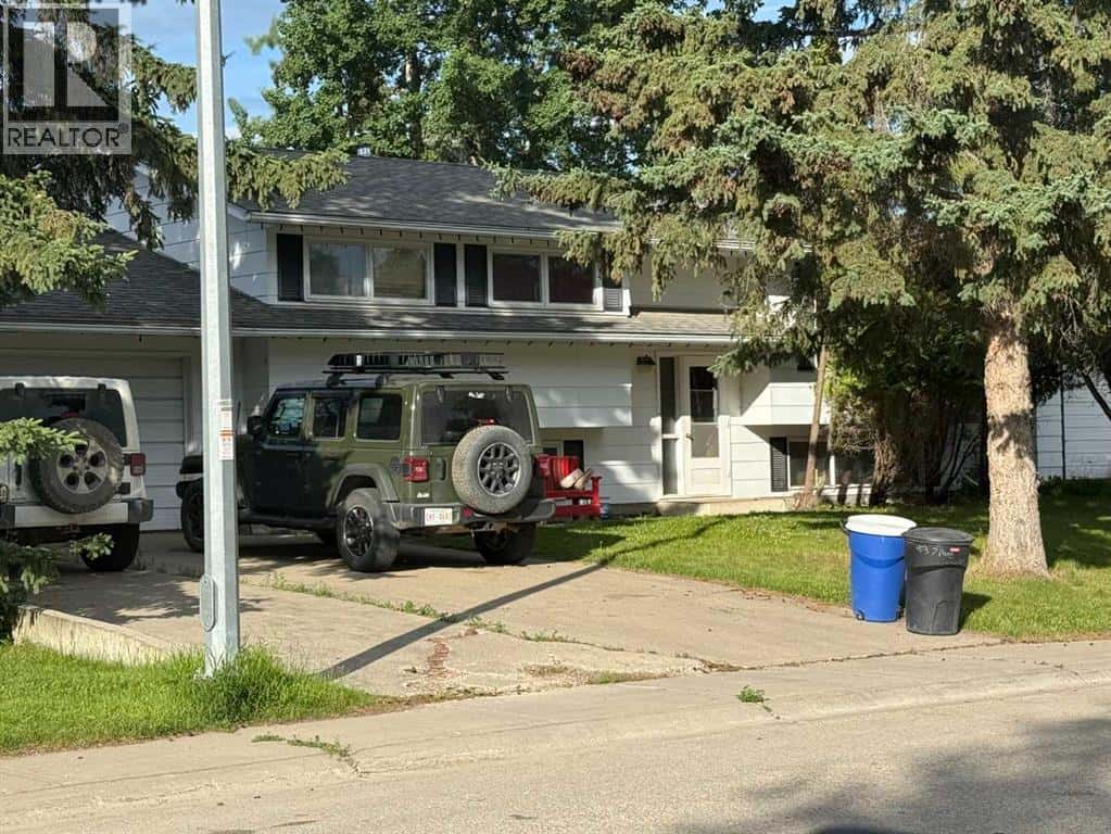 403 7 Avenue — Fox Creek, Alberta - Photo 2 of 11