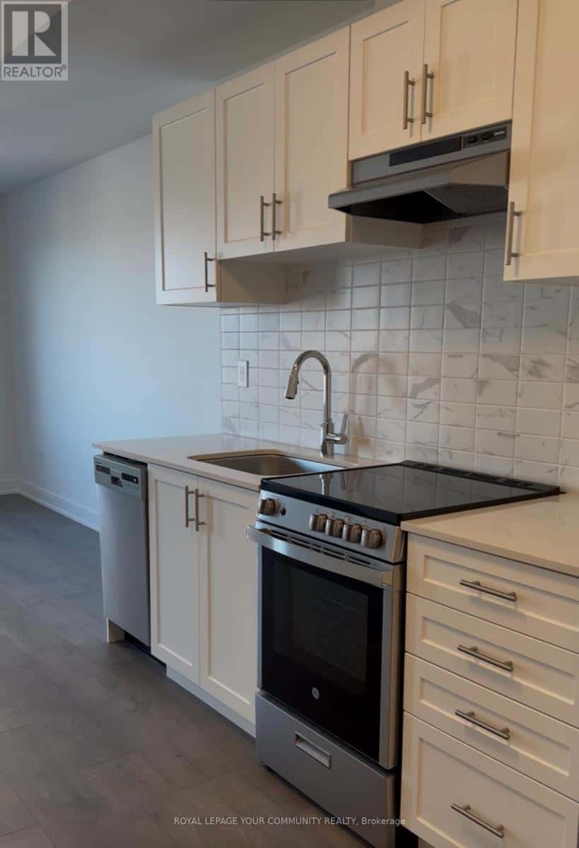 Newmarket (Huron Heights-Leslie Valley) — Newmarket (Huron Heights-Leslie Valley) - Photo 5 of 9