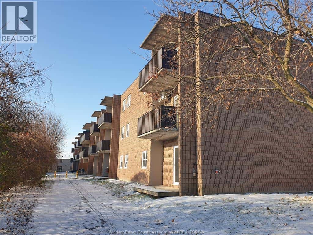 276 MERRITT Unit# 108 — Chatham, Ontario - Photo 2 of 20