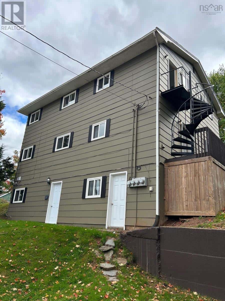 36 Lyman Street — Truro, Nova Scotia - Photo 2 of 28