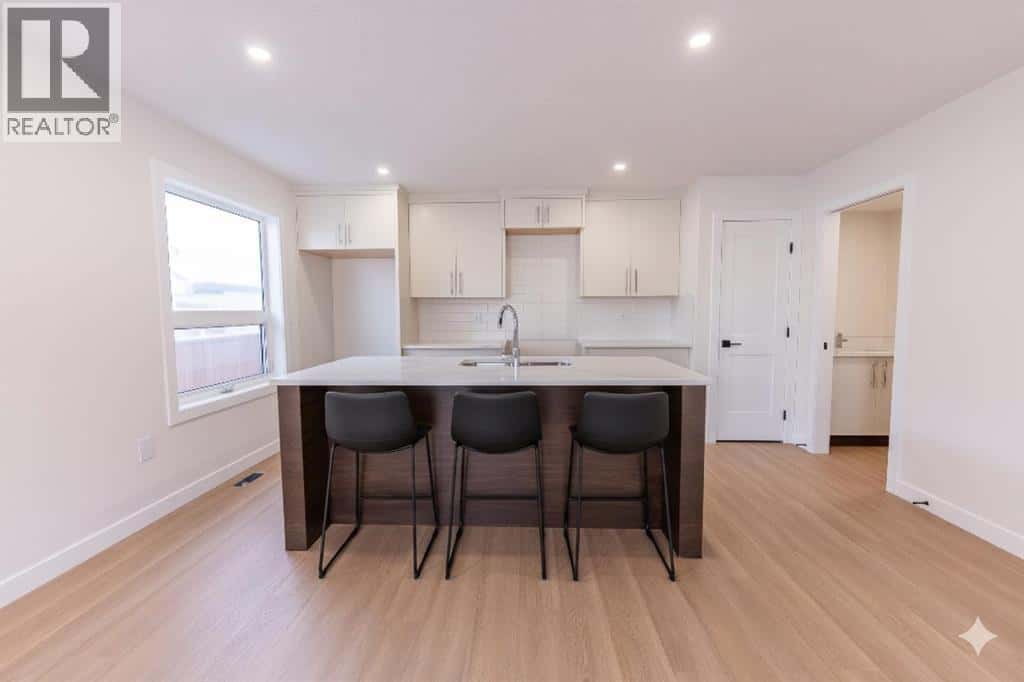 5139 48 Street — Innisfail, Alberta - Photo 5 of 36