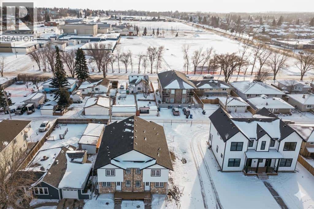 5139 48 Street — Innisfail, Alberta - Photo 3 of 36