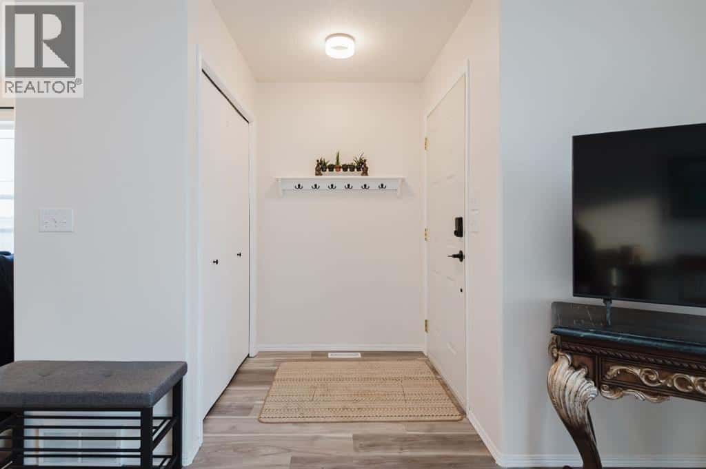 B, 9700 95 Avenue — Sexsmith, Alberta - Photo 2 of 27