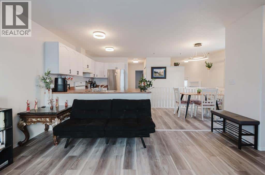 B, 9700 95 Avenue — Sexsmith, Alberta - Photo 4 of 27