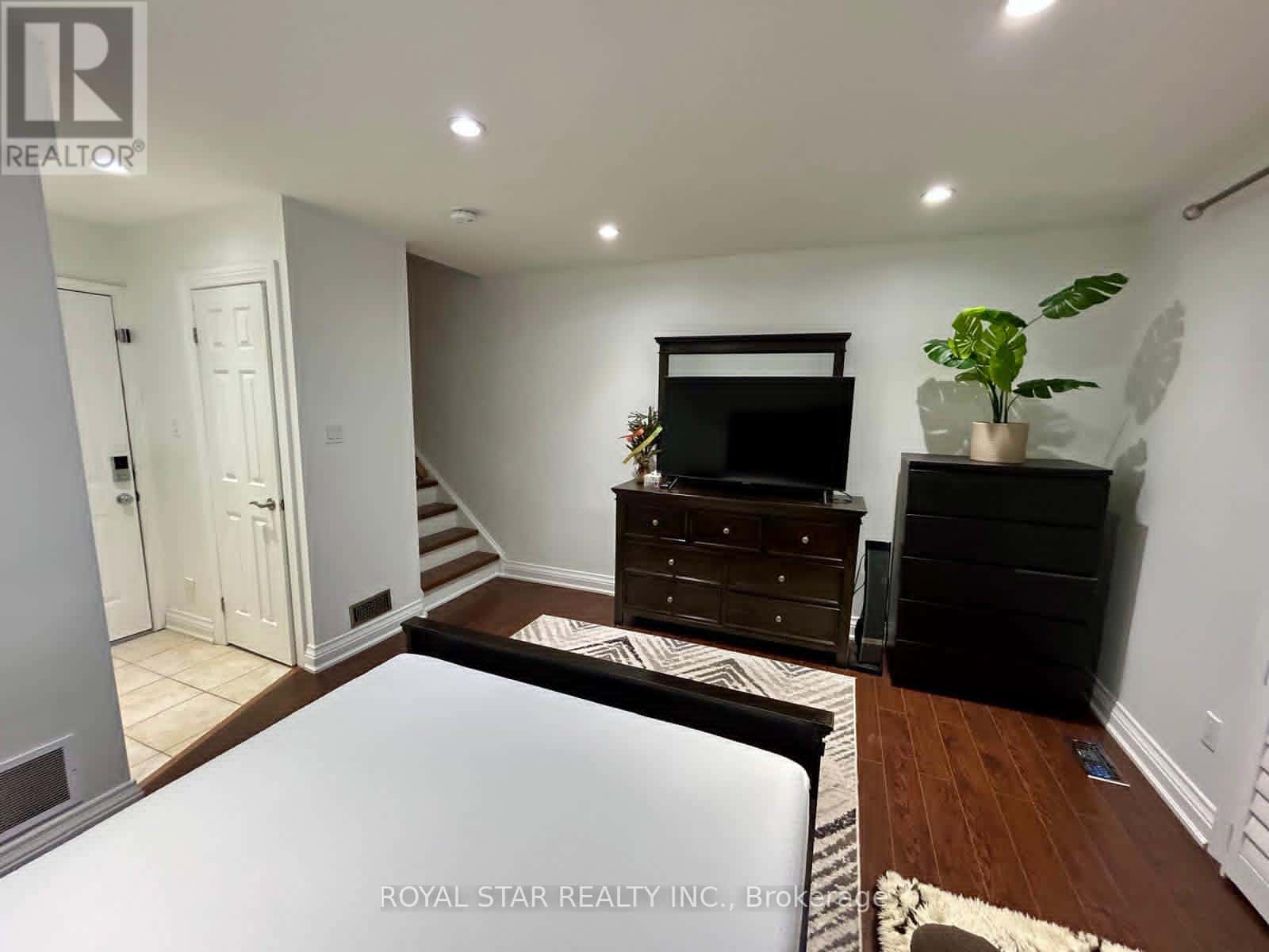 27 - 435 ENGLISH ROSE LANE — Oakville (WC Wedgewood Creek) - Photo 3 of 26